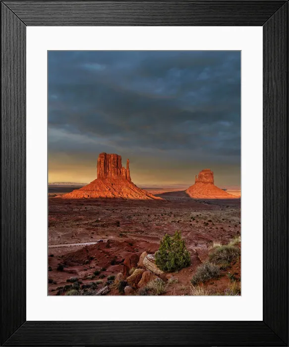 Framed Print : Arizona, Monument Valley, West Mitten and East Butte Framed Print : Arizona, Monument Valley, West Mitten and East Butte