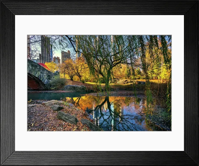 Framed Print : New York City, Gapstow Bridge and Pond in Central Park Framed Print : New York City, Gapstow Bridge and Pond in Central Park