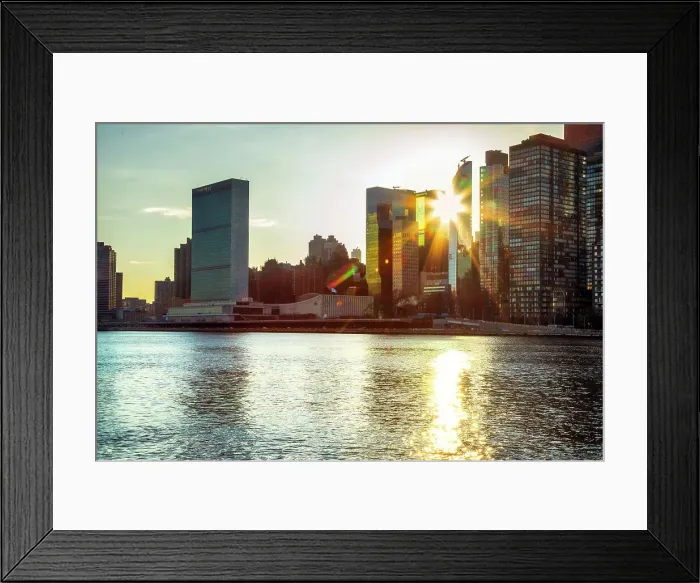 Framed Print : New York City, United Nations Headquarters viewed from Roosevelt Island Framed Print : New York City, United Nations Headquarters viewed from Roosevelt Island