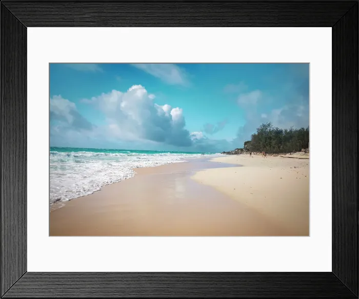 Framed Print : Bermuda, private beach with aquamarine water and pink sand at Rosewood Bermuda Hotel Framed Print : Bermuda, private beach with aquamarine water and pink sand at Rosewood Bermuda Hotel