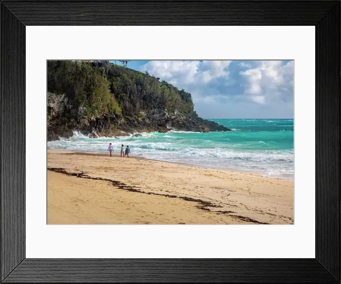 Framed Print : Bermuda, women strolling on private beach with aquamarine ocean and pink sand, at Rosewood Bermuda Hotel Framed Print : Bermuda, women strolling on private beach with aquamarine ocean and pink sand, at Rosewood Bermuda Hotel