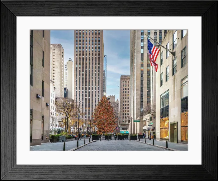Framed Print : New York City, Midtown Manhattan, Rockefeller Center, Christmas Tree Framed Print : New York City, Midtown Manhattan, Rockefeller Center, Christmas Tree