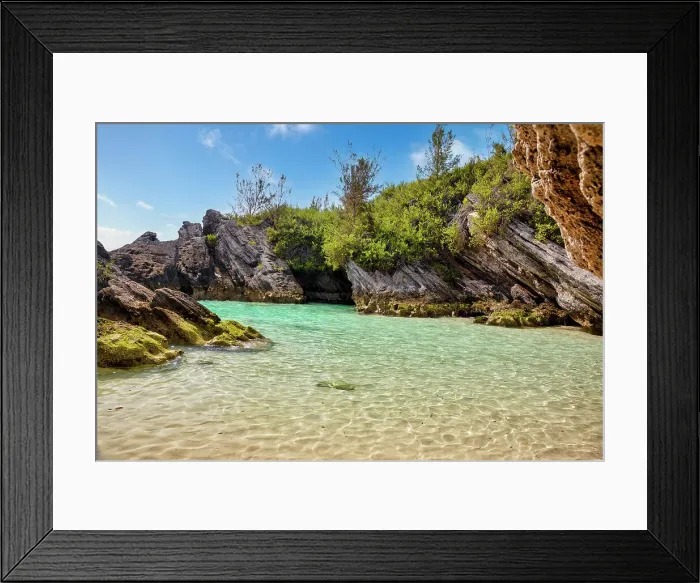 Framed Print : Bermuda, South Shore Park, Jobson's Cove, beach with crystal clear water Framed Print : Bermuda, South Shore Park, Jobson's Cove, beach with crystal clear water