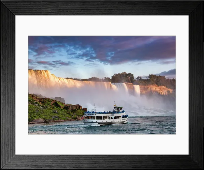 Framed Print : New York, Niagara, Niagara Falls, tourist boat Framed Print : New York, Niagara, Niagara Falls, tourist boat