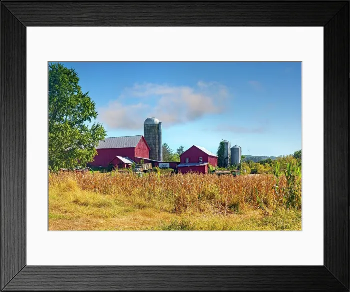 Framed Print : New York, Warwick, Farm with Barn and silos Framed Print : New York, Warwick, Farm with Barn and silos