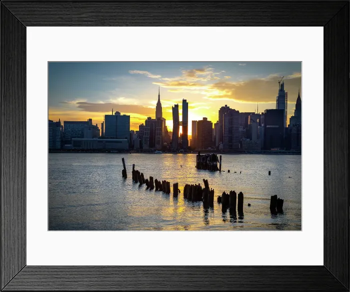 Framed Print : NYC, Long Island City, views of Manhattan Framed Print : NYC, Long Island City, views of Manhattan