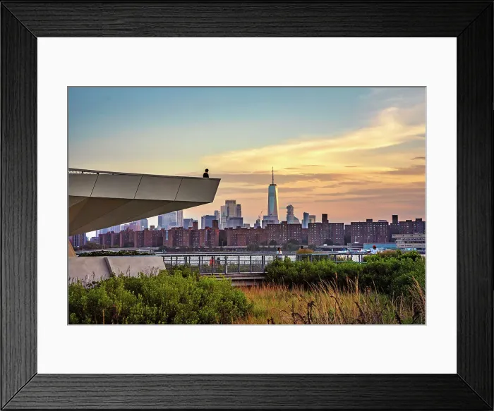 Framed Print : Long Island City, Hunters Point South Park, waterfront with lower Manhattan views Framed Print : Long Island City, Hunters Point South Park, waterfront with lower Manhattan views