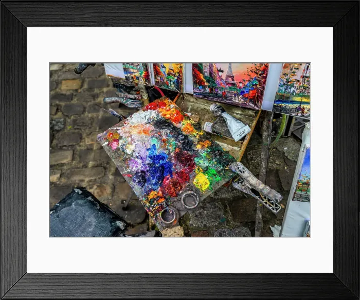 Framed Print : France, Paris, Montmartre, artist's palette with oil paint Framed Print : France, Paris, Montmartre, artist's palette with oil paint