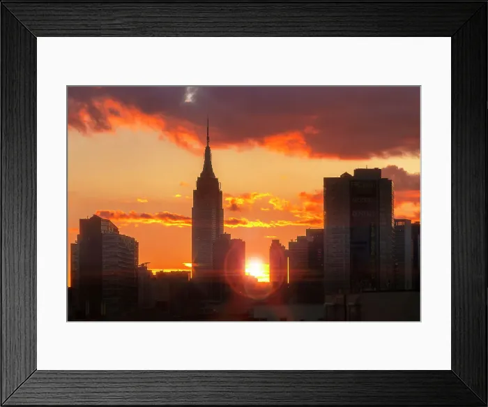 Framed Print : New York City, sunset behind the Empire State Building Framed Print : New York City, sunset behind the Empire State Building