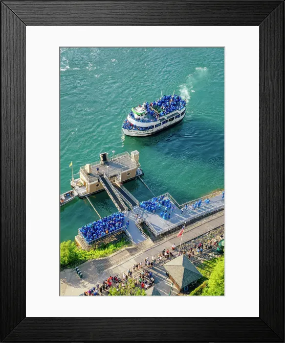 Framed Print : New York, Niagara Falls, Touristic Boats on Niagara River boarding dock Framed Print : New York, Niagara Falls, Touristic Boats on Niagara River boarding dock