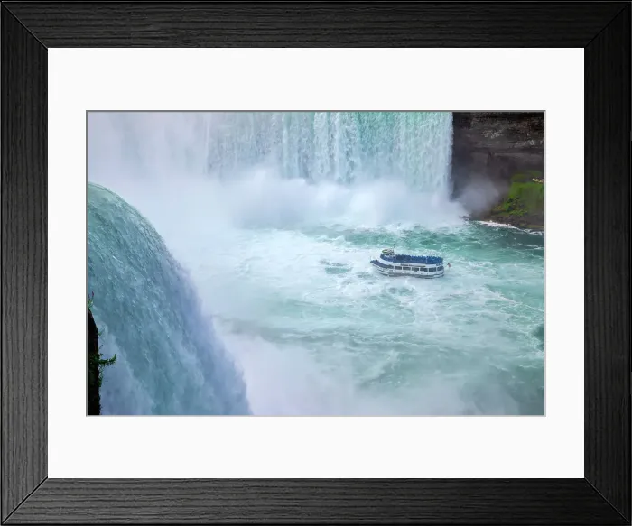 Framed Print : New York, Niagara Falls, Tourist Boat by Horseshoe Waterfall Framed Print : New York, Niagara Falls, Tourist Boat by Horseshoe Waterfall