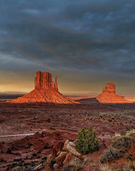Arizona, Monument Valley, West Mitten and East Butte