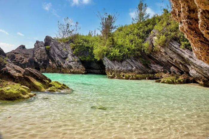 Framed Print : Bermuda, South Shore Park, Jobson's Cove, beach with crystal clear water Framed Print : Bermuda, South Shore Park, Jobson's Cove, beach with crystal clear water