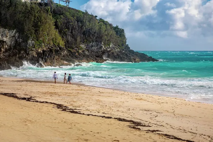 Framed Print : Bermuda, women strolling on private beach with aquamarine ocean and pink sand, at Rosewood Bermuda Hotel Framed Print : Bermuda, women strolling on private beach with aquamarine ocean and pink sand, at Rosewood Bermuda Hotel