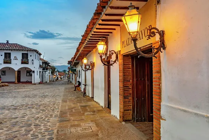 Framed Print : Colombia, Boyaca, Colonial Architecture at Villa de Leyva Main Square Framed Print : Colombia, Boyaca, Colonial Architecture at Villa de Leyva Main Square
