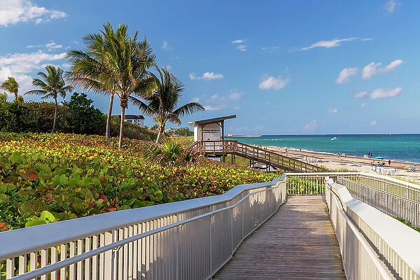 Florida, Boynton Beach, Oceanfront Park, walkway with lifeguard house in background