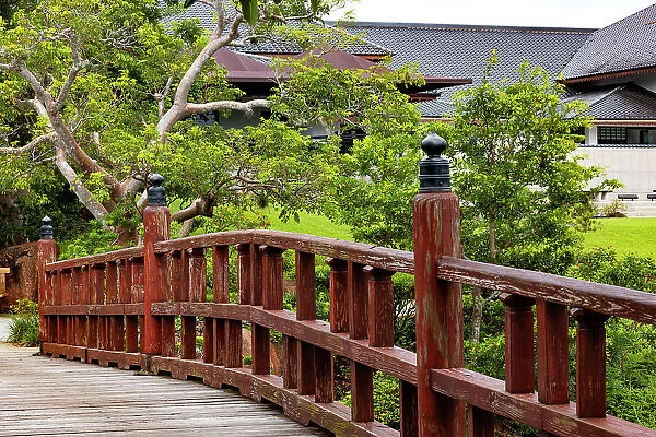 Florida, Delray Beach, Morikami Japanese Gardens and Museum, wooden posts on footbridge