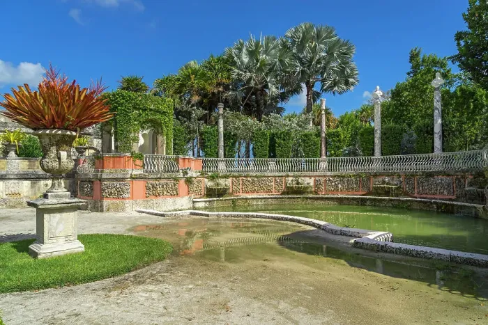 Framed Print : Florida, Miami, Villa Vizcaya, Vizcaya Museum and Gardens, Urn and Semi-Circular pool Framed Print : Florida, Miami, Villa Vizcaya, Vizcaya Museum and Gardens, Urn and Semi-Circular pool