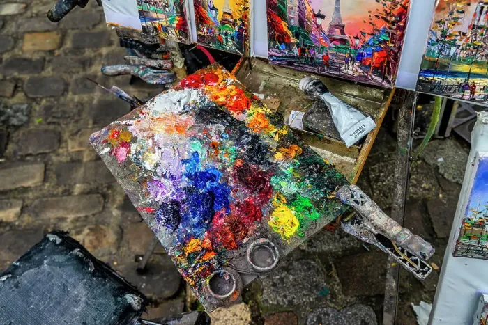 Framed Print : France, Paris, Montmartre, artist's palette with oil paint Framed Print : France, Paris, Montmartre, artist's palette with oil paint