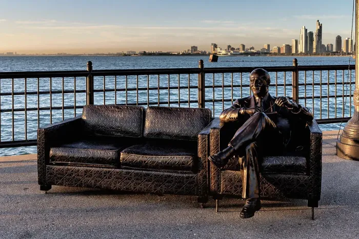 Framed Print : Illinois, Chicago, Navy Pier, Dr Hartley on his Chair Framed Print : Illinois, Chicago, Navy Pier, Dr Hartley on his Chair