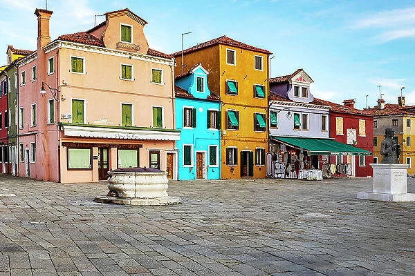 Italy, Venice, Burano, colorful houses
