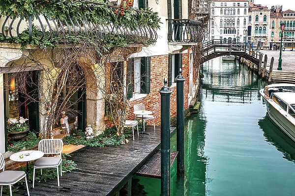 Italy, Venice, Dorsoduro, typical scene along canal