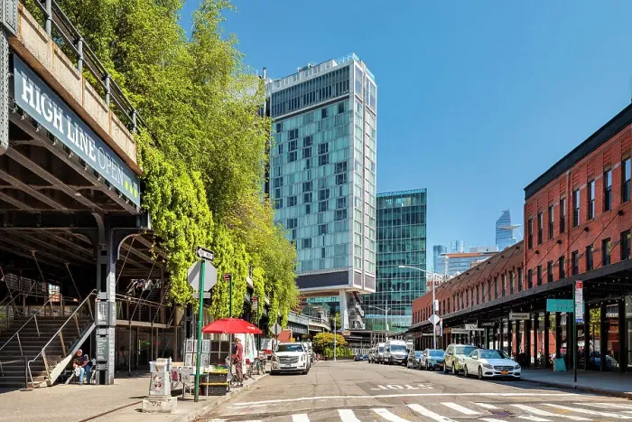 Framed Print : New York City, Manhattan, The Standard, High Line Hotel viewed from Washington Street Framed Print : New York City, Manhattan, The Standard, High Line Hotel viewed from Washington Street