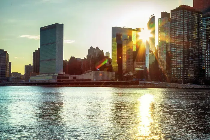 Framed Print : New York City, United Nations Headquarters viewed from Roosevelt Island Framed Print : New York City, United Nations Headquarters viewed from Roosevelt Island