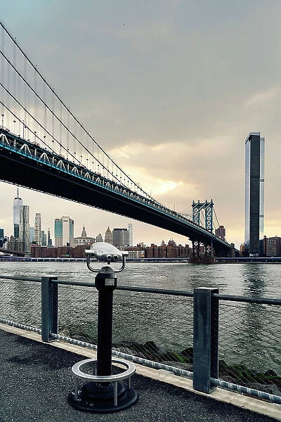 New York, New York City, Brooklyn, Manhattan Bridge and promenade