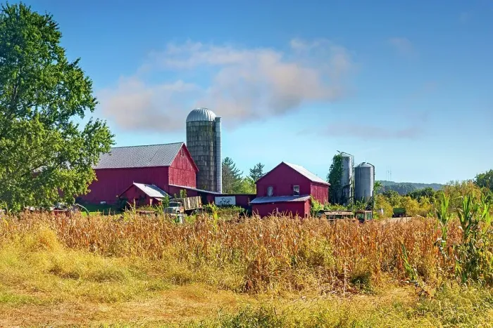 Framed Print : New York, Warwick, Farm with Barn and silos Framed Print : New York, Warwick, Farm with Barn and silos