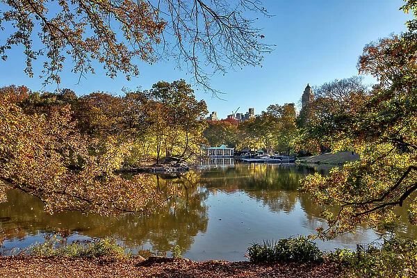 NY, NYC, Central Park, lake with Loeb Boathouse in background