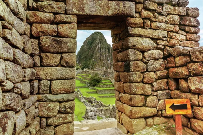 Framed Print : Peru, Machu Picchu ruins and Huayna Picchu mountain seen through gate Framed Print : Peru, Machu Picchu ruins and Huayna Picchu mountain seen through gate