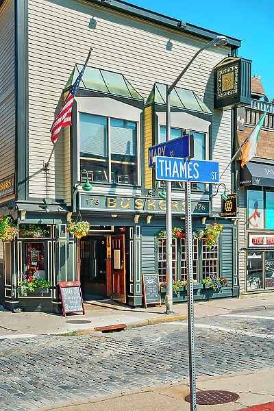 Rhode Island, Newport, Buskers bar and restaurant on Thames Street
