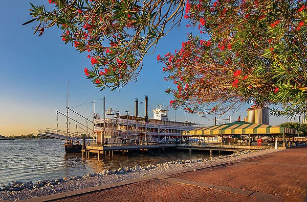 USA, Louisiana, New Orleans, steamboat Natchez, Mississippi river, waterfront