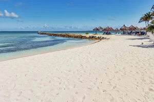 Images Dated 13th August 2023: Aruba, beach scene