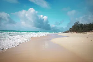 Bermuda, private beach with aquamarine water and pink sand at Rosewood Bermuda Hotel