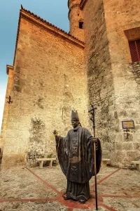 Vertical Prints: Colombia, Cartagena, Old City, Pope's Statue Behind The Cathedral