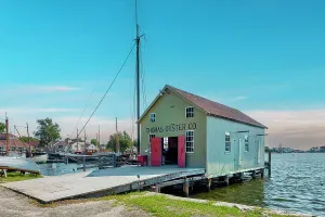 Connecticut, Mystic, Mystic Seaport Museum, Seaport village, Living History Museum, seaport scene, Thomas Oyster Co