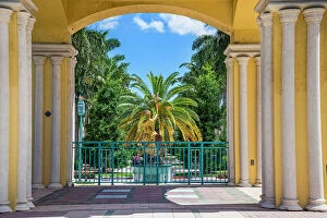 Images Dated 5th December 2023: Florida, Boca Raton, Mizner Park, View of Flossy's Fountain from Count de Hoernle Amphitheater
