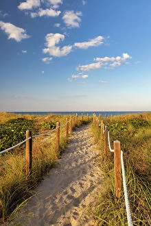 Images Dated 22nd May 2023: Florida, Delray Beach, pathway leading to beach