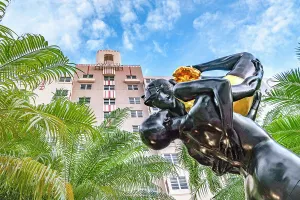 Florida, Miami Beach, South Beach, Carol A. Feuerman's sculpture called STRENTH