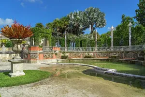 Waterfountain Prints: Florida, Miami, Villa Vizcaya, Vizcaya Museum and Gardens, Urn and Semi-Circular pool