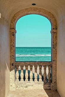 Images Dated 22nd May 2023: Florida, Palm Beach, Veranda overlooking the ocean on Ocean Blvd