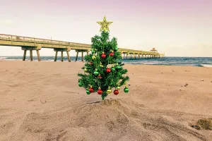 Florida, South Florida, Deerfield Beach Pier & Christmas tree