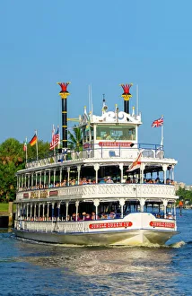 Florida, South Florida, Fort Lauderdale, Venice of America, Jungle Queen Riverboat cruising along the canals