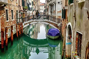 Building Prints: Italy, Venice, typical scene, canal and bridge