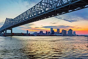 Images Dated 8th March 2021: Louisiana, New Orleans Skyline & The Crescent City Connection Bridges over the Mississippi River