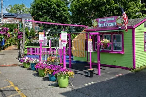 Images Dated 9th August 2020: Maine, Camden, Colorful Ice-cream shop