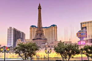 Waterfountain Prints: Nevada, Las Vegas, hotels with street lamps and water fountain