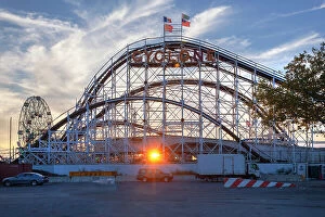 Images Dated 21st September 2018: New York City, Brooklyn, Coney Island, Cyclone, Sunset view